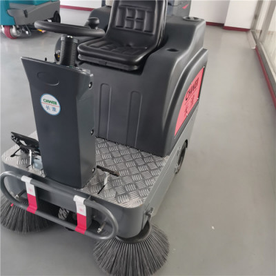 长淮CH-S1300电动扫地车 大功率驾驶式扫地机 多功能