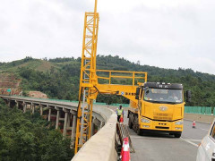 德兴18米桥梁检测车租赁在桥梁高墩施工技术中特点