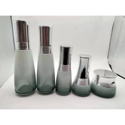 护肤品玻璃瓶生产商 化妆品玻璃瓶定做