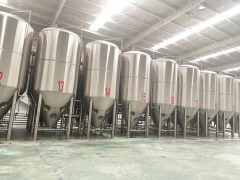 贵州精酿啤酒厂啤酒设备 年产50吨大型自酿原浆啤酒设备